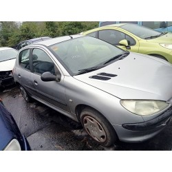 peugeot 206 berlina del año 2000