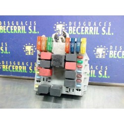 Recambio de caja reles / fusibles para fiat punto berlina (188) 1.3 16v multijet feel referencia OEM IAM 46835587  