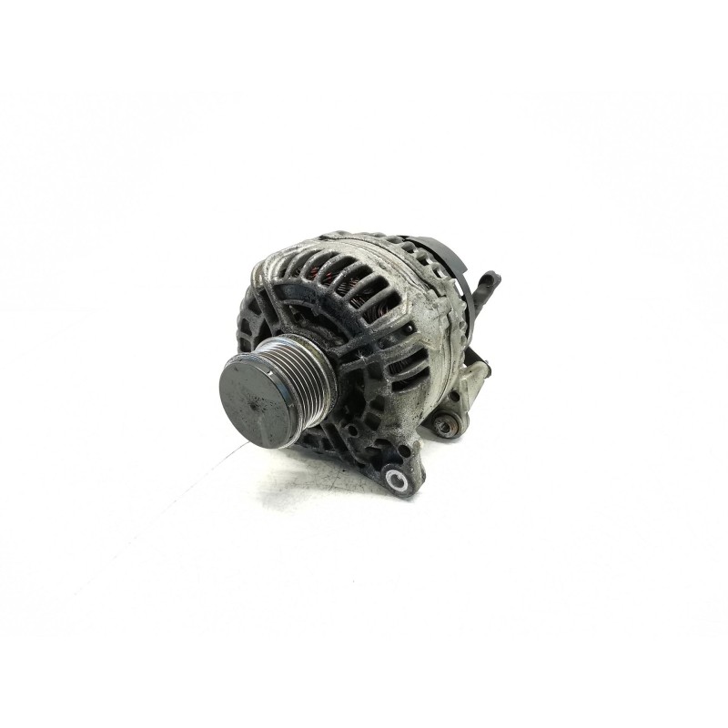 Recambio de alternador para volkswagen polo (9n1) conceptline referencia OEM IAM 028903028E  