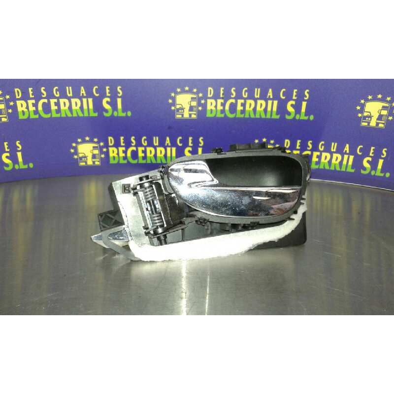 Recambio de maneta interior delantera izquierda para peugeot 307 break / sw (s1) referencia OEM IAM Recambio de maneta interior delantera izquierda para peugeot 307 break / sw (s1) referencia OEM IAM