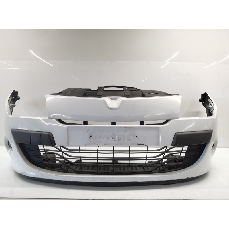 Front bumper Renault Megane III hatchback (BZ0/1_, B3_) | Becerril Scrap Yard Front bumper Renault Megane III hatchback (BZ0/1_, B3_) | Becerril Scrap Yard