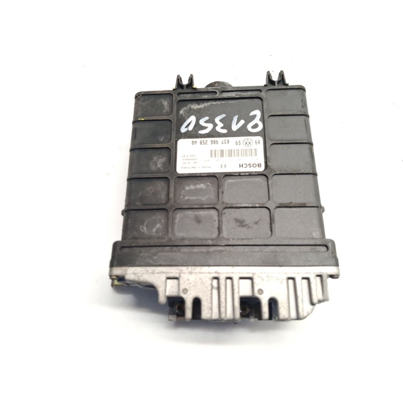Engine control unit (ECU) Volkswagen Golf III (1H1) | Becerril Scrap Yard