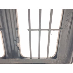 Front grille Jeep Commander van (xh) | Becerril Scrap Yard