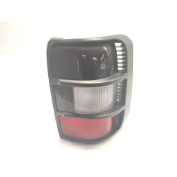 Right central rear light Mitsubishi Montero   (V3_W, V2_W, V4_W, V5_W) | Becerril Scrap Yard