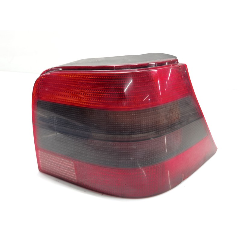 Right central rear light Volkswagen Golf IV (1J1) | Becerril Scrap Yard
