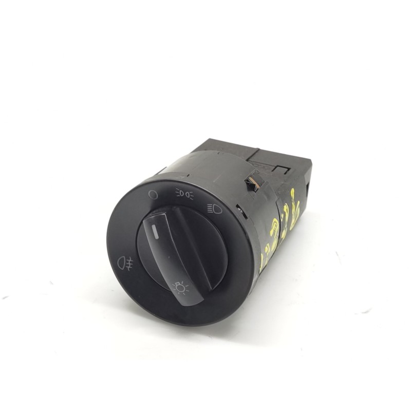Light switch Volkswagen Polo IV (9N_, 9A_) | Becerril Scrap Yard