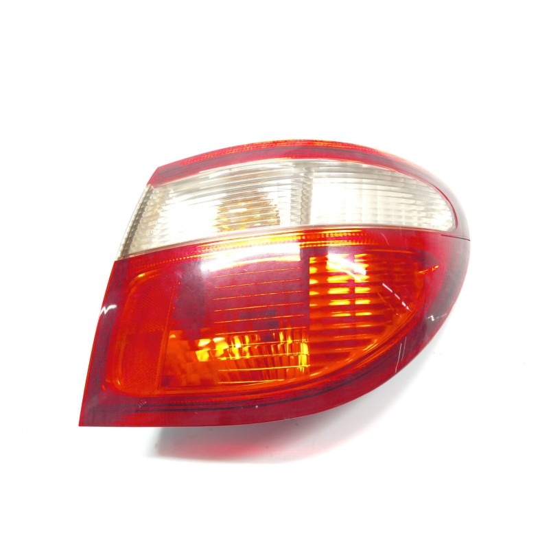 Right central rear light Nissan Almera II (N16) | Becerril Scrap Yard