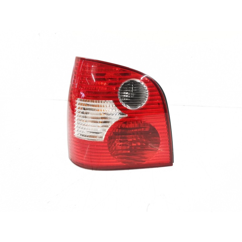 Feu arrière central gauche Volkswagen Polo IV (9N_, 9A_) | Desguace Becerril