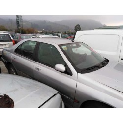 تفكيك Peugeot 406 berlina (S1/S2) SVDT Diesel من عام 1998 بمحرك P8C