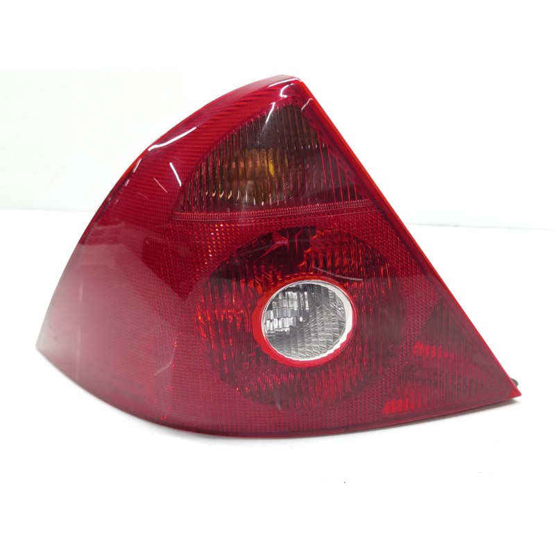 المصباح الخلفي المركزي الأيسر Ford Mondeo III Sedán (B4Y) | Desguace Becerril