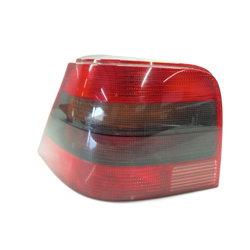Left central rear light Volkswagen Golf IV (1J1) | Becerril Scrap Yard