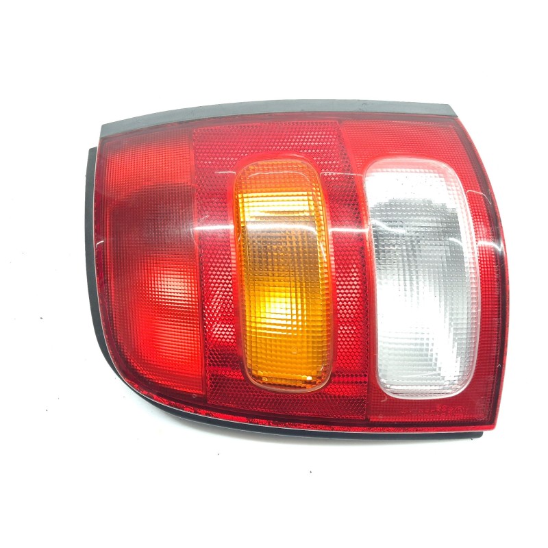 Right central rear light Nissan Micra II (K11) | Becerril Scrap Yard