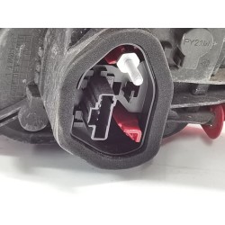 Left central rear light Peugeot 208 I (CA_, CC_) | Becerril Scrap Yard