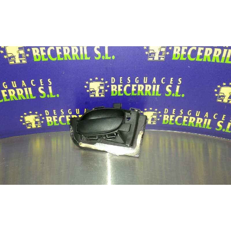 Recambio de maneta interior delantera izquierda para peugeot 206 berlina referencia OEM IAM Recambio de maneta interior delantera izquierda para peugeot 206 berlina referencia OEM IAM