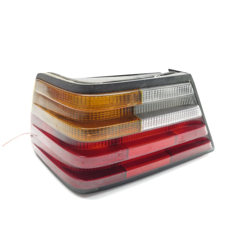 Left central rear light 124 Sedán (W124) | Becerril Scrap Yard