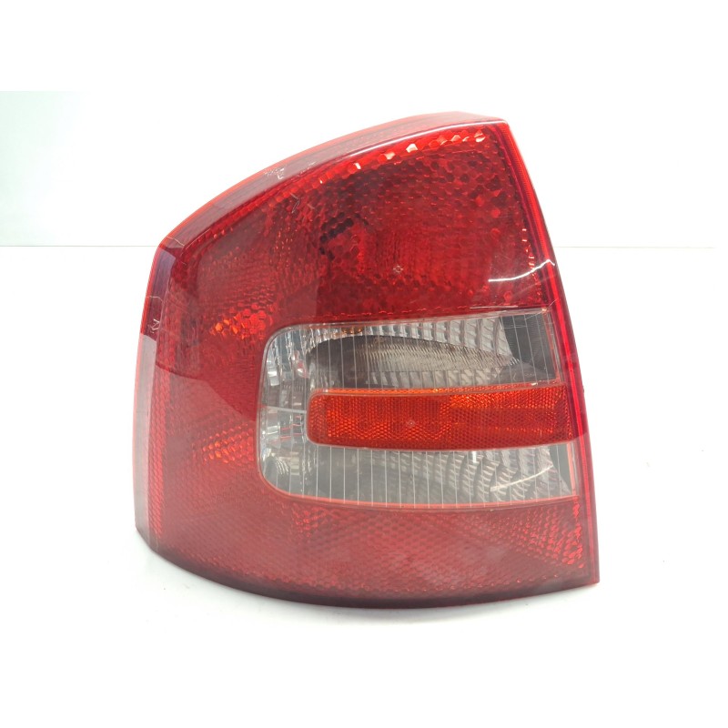 Left central rear light Skoda Octavia II (1Z3) | Becerril Scrap Yard