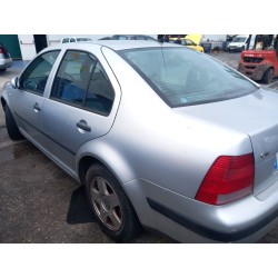 تفكيك Volkswagen bora I (1J2) 1.9 TDI Diesel من عام 2000 بمحرك ATD,AXR,BEW