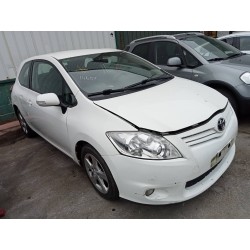 toyota auris del año 2010