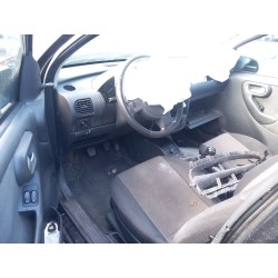 opel corsa c (x01) del año 2004