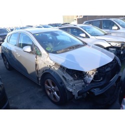 تفكيك Opel astra j (P10) 1.7 CDTI (68) Diesel من عام 2010 بمحرك A 17 DTR