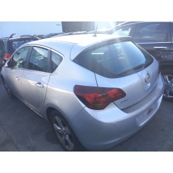 تفكيك Opel astra j (P10) 1.7 CDTI (68) Diesel من عام 2010 بمحرك A 17 DTR