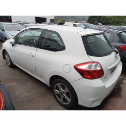 toyota auris del año 2010