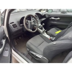toyota auris del año 2010