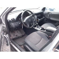 mercedes-benz clase c (w203) del año 2001