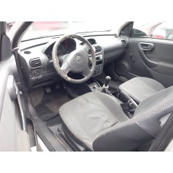 opel corsa c (x01) del año 2002