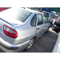 تفكيك Seat cordoba vario (6K5) 1.4 16V Gasolina من عام 2002 بمحرك APE,AUA
