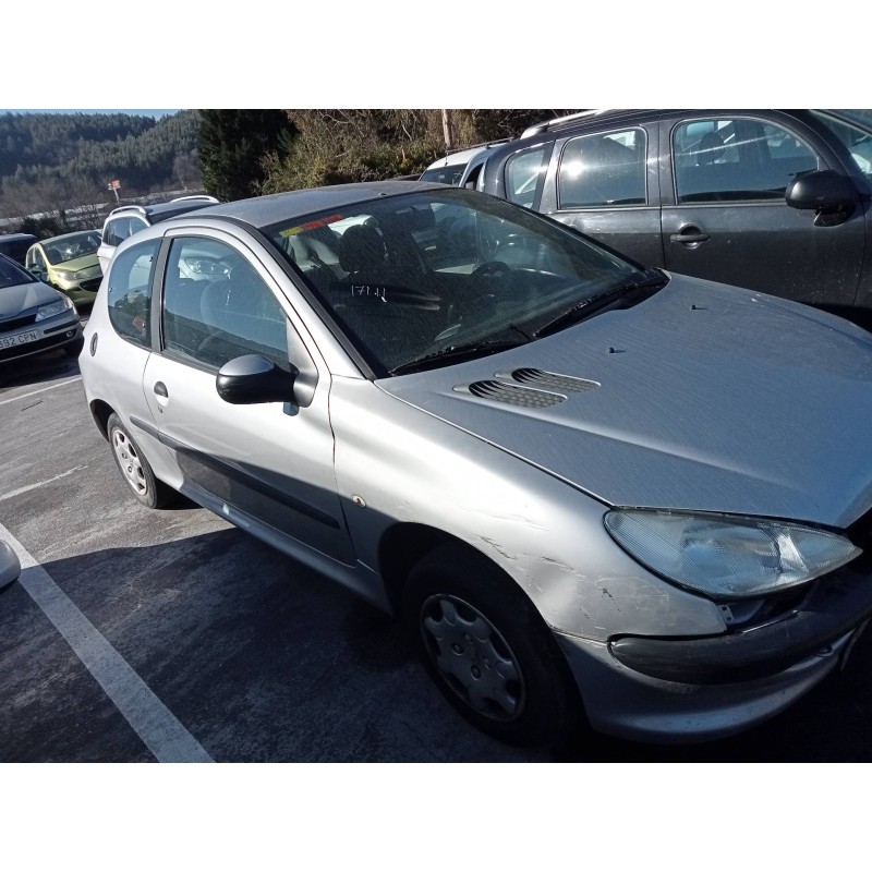 تفكيك Peugeot 206 berlina XR Gasolina من عام 2000 بمحرك KFX