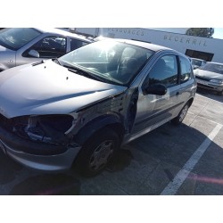 تفكيك Peugeot 206 berlina XR Gasolina من عام 2000 بمحرك KFX