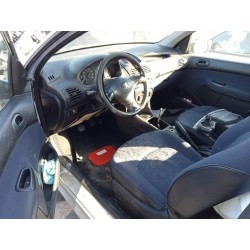 تفكيك Peugeot 206 berlina XR Gasolina من عام 2000 بمحرك KFX