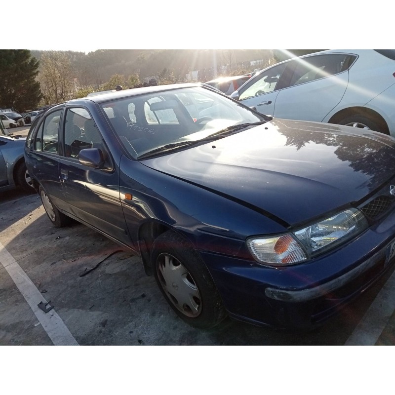 تفكيك Nissan almera (N15) SLX Gasolina من عام 2000