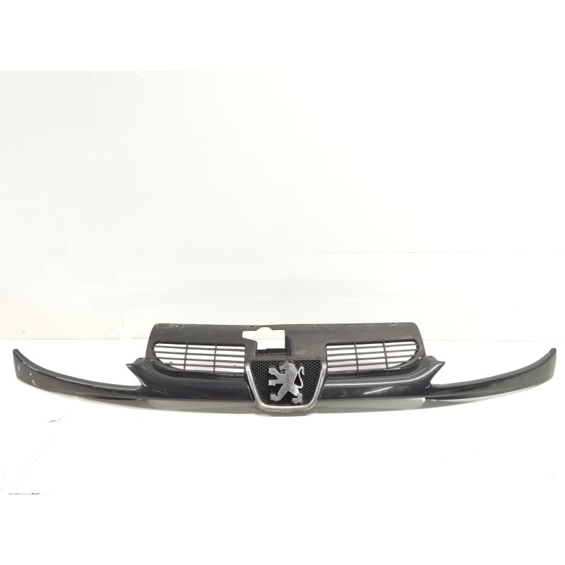 Recambio de rejilla delantera para peugeot 206 berlina x-line referencia OEM IAM Recambio de rejilla delantera para peugeot 206 berlina x-line referencia OEM IAM