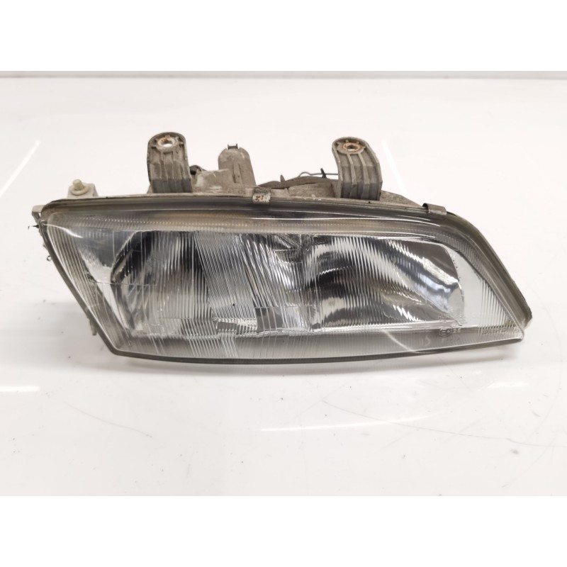 Faro destro Nissan Primera (P11) | Desguace Becerril