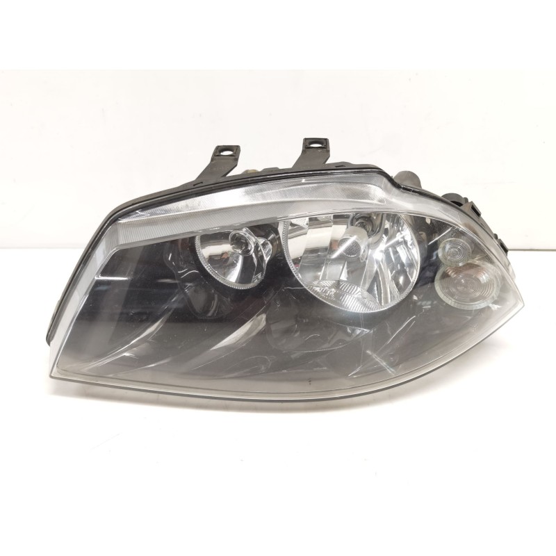 Left headlight Seat Ibiza III (6L1) | Becerril Scrap Yard