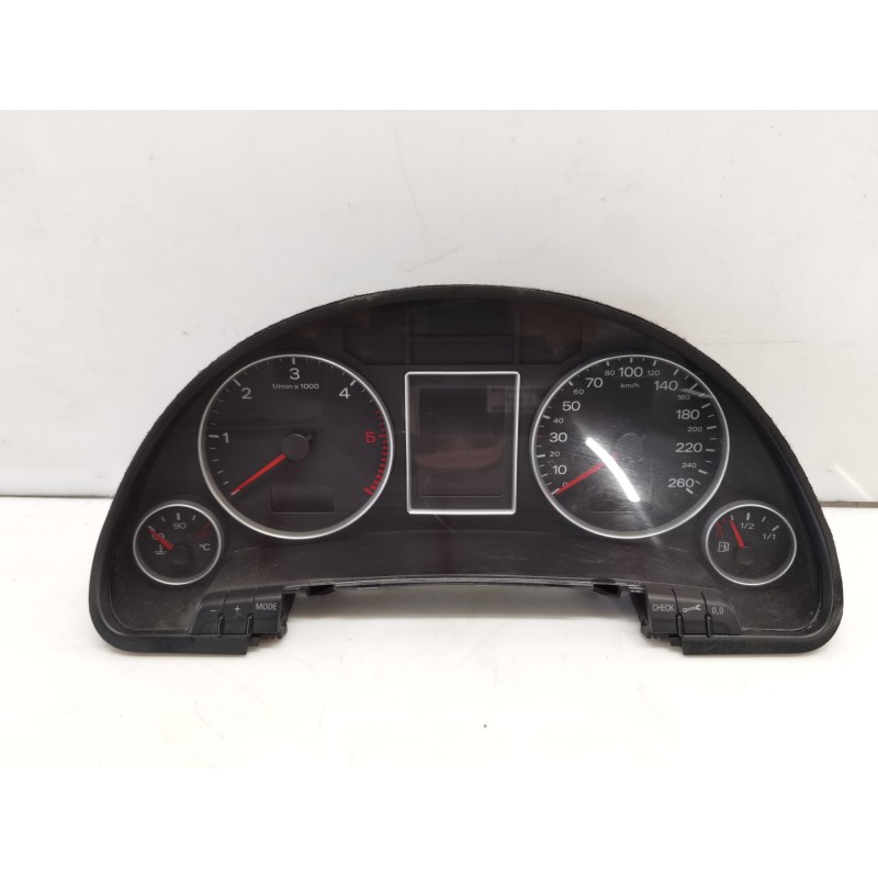Instrument cluster Audi A4 avant (8E) | Becerril Scrap Yard