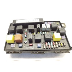 صندوق الريليهات / الفيوزات opel zafira / zafira family b (A05) oem 13206748