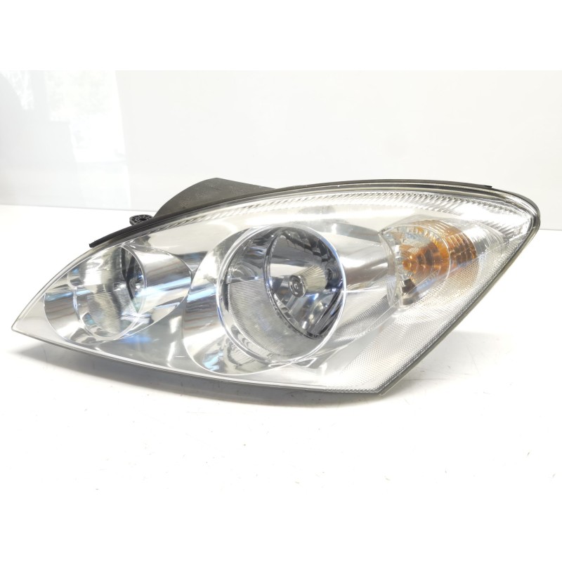 Left headlight KIA Cee'D hatchback (ed) | Becerril Scrap Yard