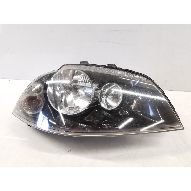 Right headlight Seat Ibiza III (6L1) | Becerril Scrap Yard