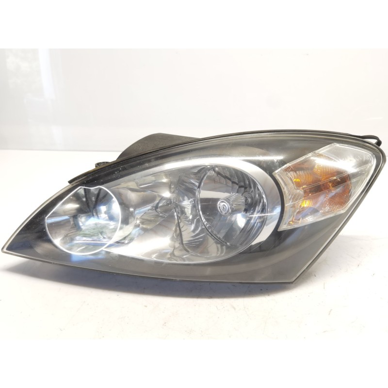 Left headlight KIA Cee'D hatchback (ed) | Becerril Scrap Yard