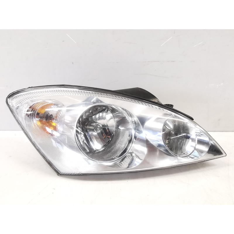 Right headlight KIA Cee'D sw (ed) | Becerril Scrap Yard