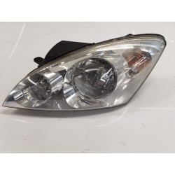 Right headlight KIA Cee'D hatchback (ed) | Becerril Scrap Yard