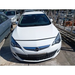 opel astra j gtc del año 2014