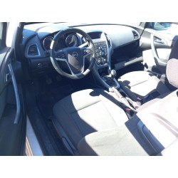 opel astra j gtc del año 2014
