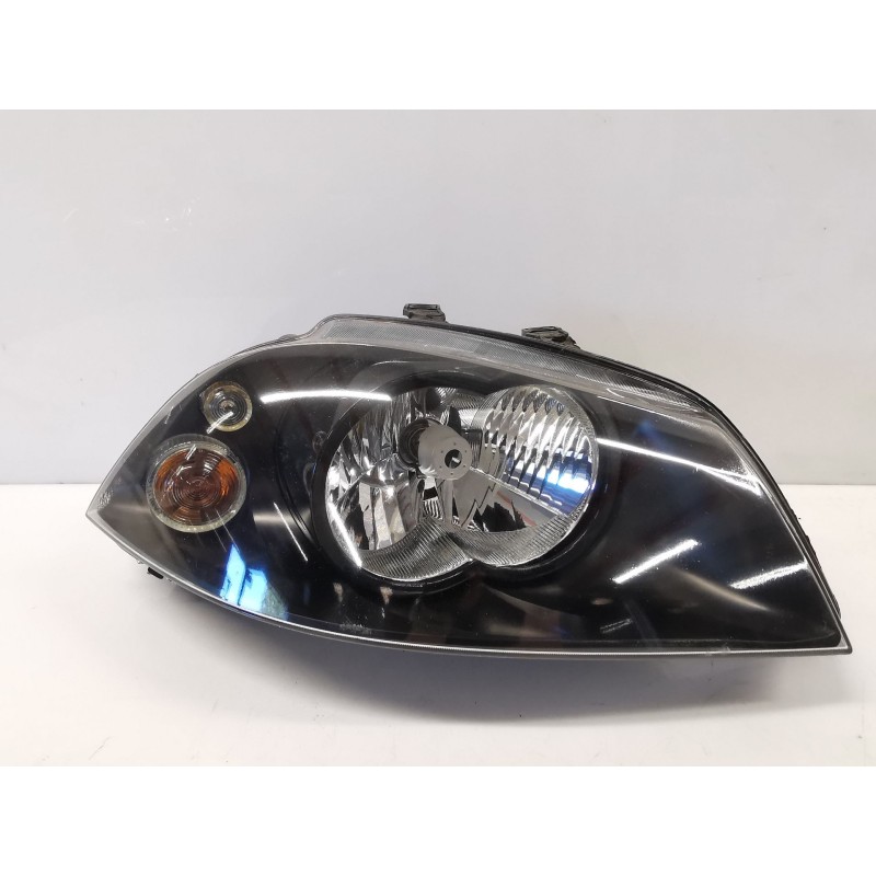 Right headlight Seat Ibiza III (6L1) | Becerril Scrap Yard