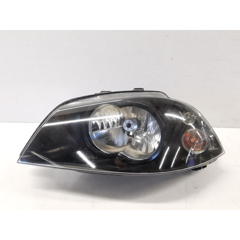 Left headlight Seat Ibiza III (6L1) | Becerril Scrap Yard