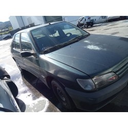 تفكيك Peugeot 306 berlina 4 puertas (S1) SRD Diesel من عام 1995 بمحرك D9B