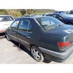 تفكيك Peugeot 306 berlina 4 puertas (S1) SRD Diesel من عام 1995 بمحرك D9B